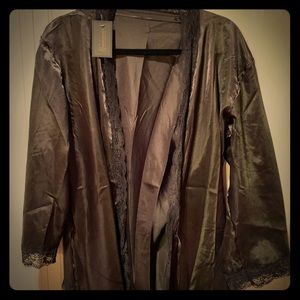 Frederick’s of Hollywood Julietta Satin/Lace Robe